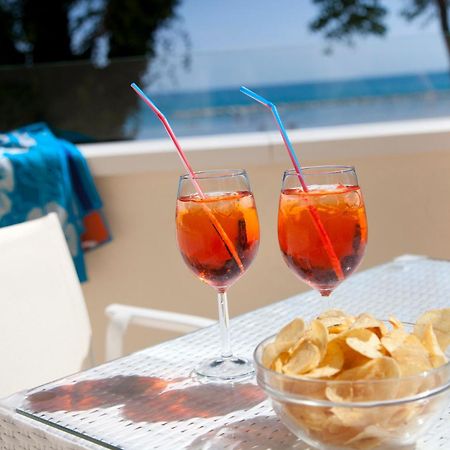 Marina Beach Suite Hotel Римини Экстерьер фото