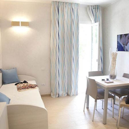Marina Beach Suite Hotel Римини Экстерьер фото