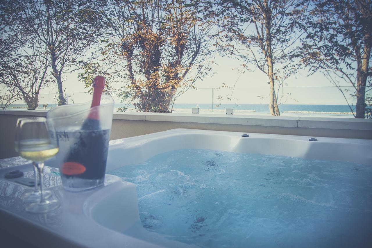 Marina Beach Suite Hotel Римини Экстерьер фото