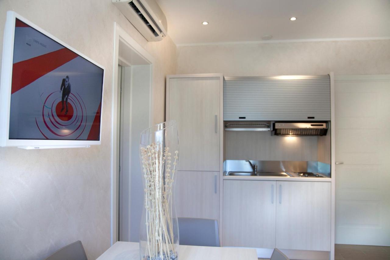 Marina Beach Suite Hotel Римини Экстерьер фото