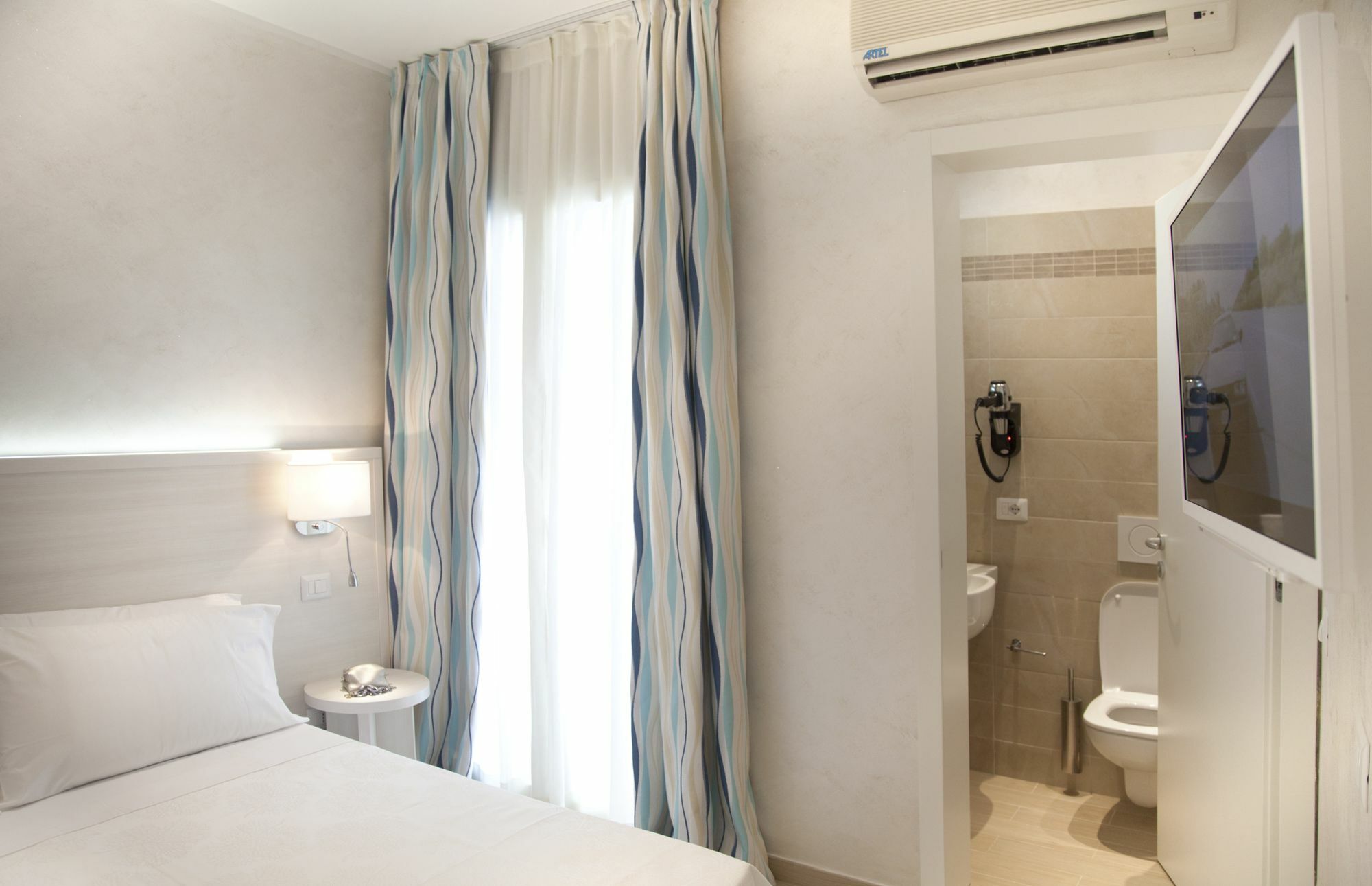 Marina Beach Suite Hotel Римини Экстерьер фото