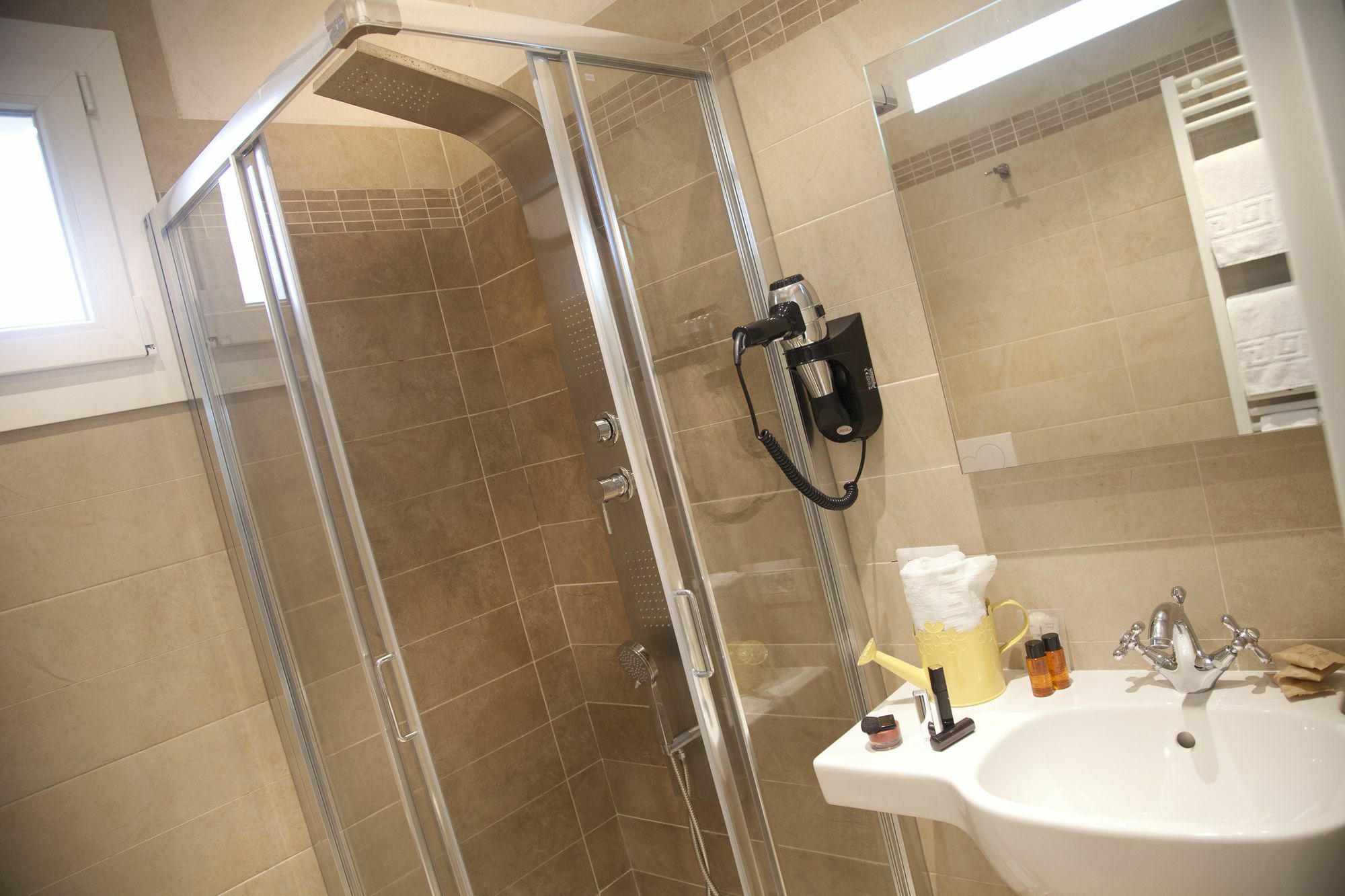 Marina Beach Suite Hotel Римини Экстерьер фото